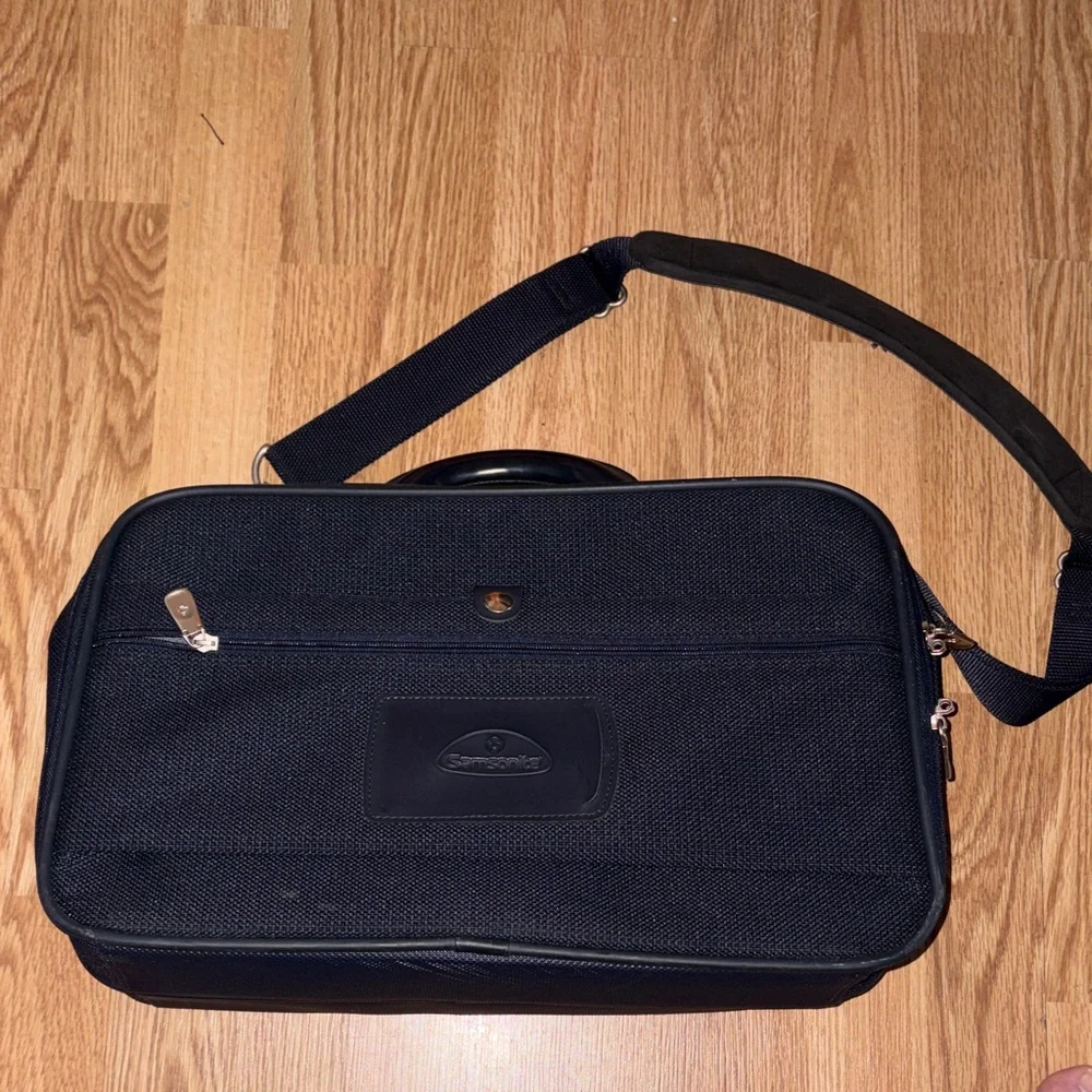 Samsonite Overnight/Carry on Black Laptop Messenger Bag with Shoulder Strap